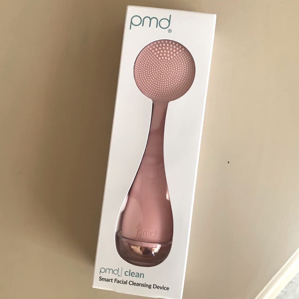 PMD Clean facial cleansing brush